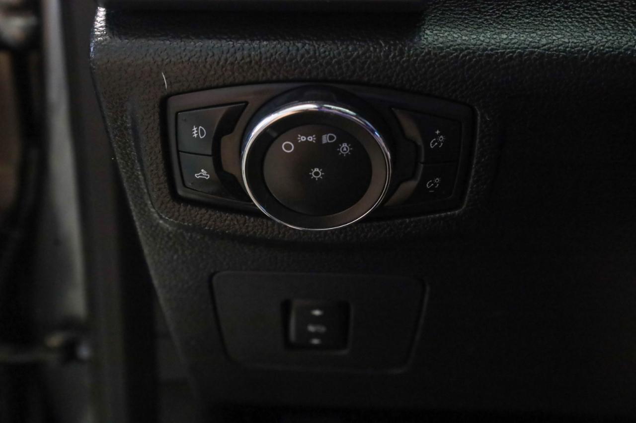Ford F-150 4WD SuperCrew 145" Platinum 2015