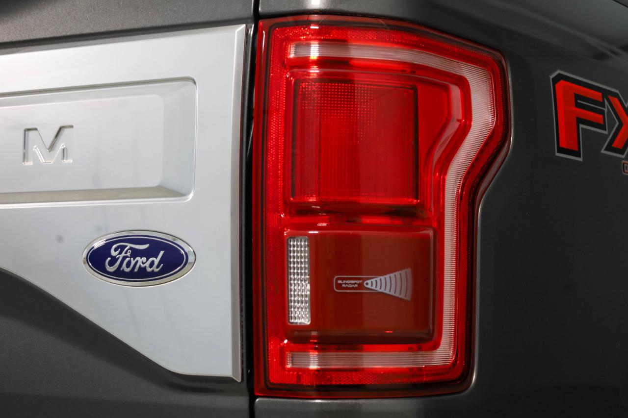 Ford F-150 4WD SuperCrew 145" Platinum 2015