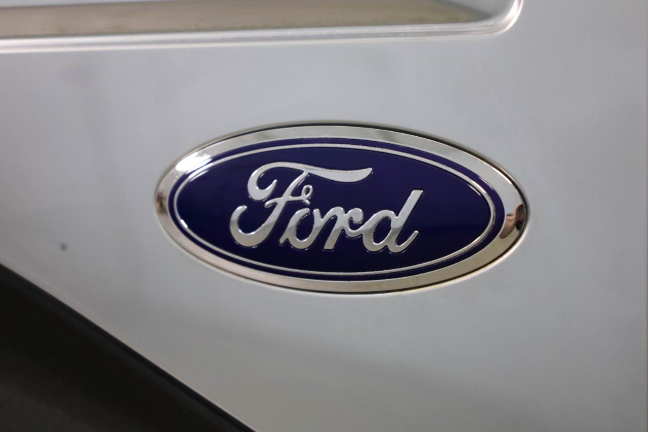 Ford F-150 4WD SuperCrew 145" Platinum 2015