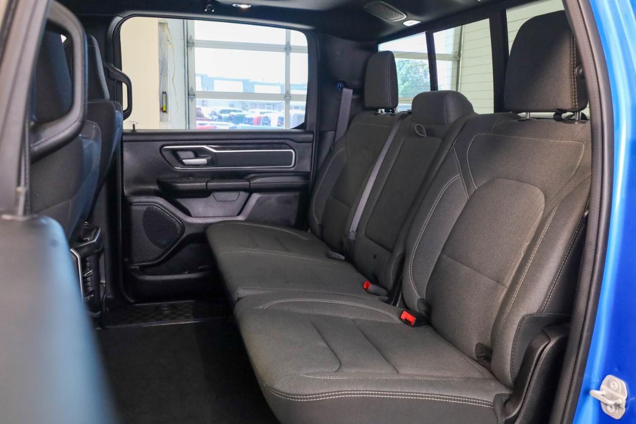 RAM 1500 Big Horn 4x4 Crew Cab 5'7" Box 2022
