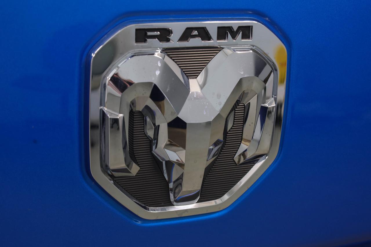 RAM 1500 Big Horn 4x4 Crew Cab 5'7" Box 2022