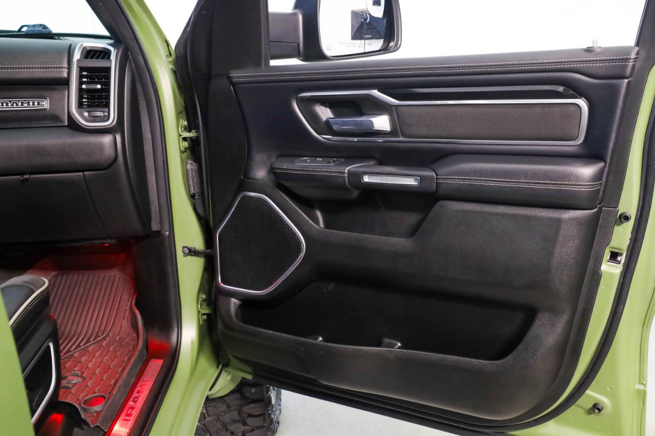 RAM 1500 Laramie 4x4 Crew Cab 5'7" Box 2022
