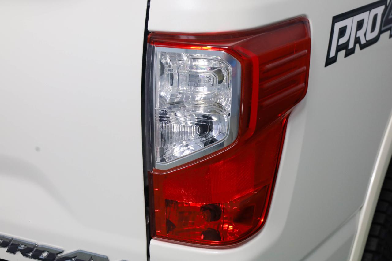 2018 Nissan Titan XD Pro-4X - Photo 24