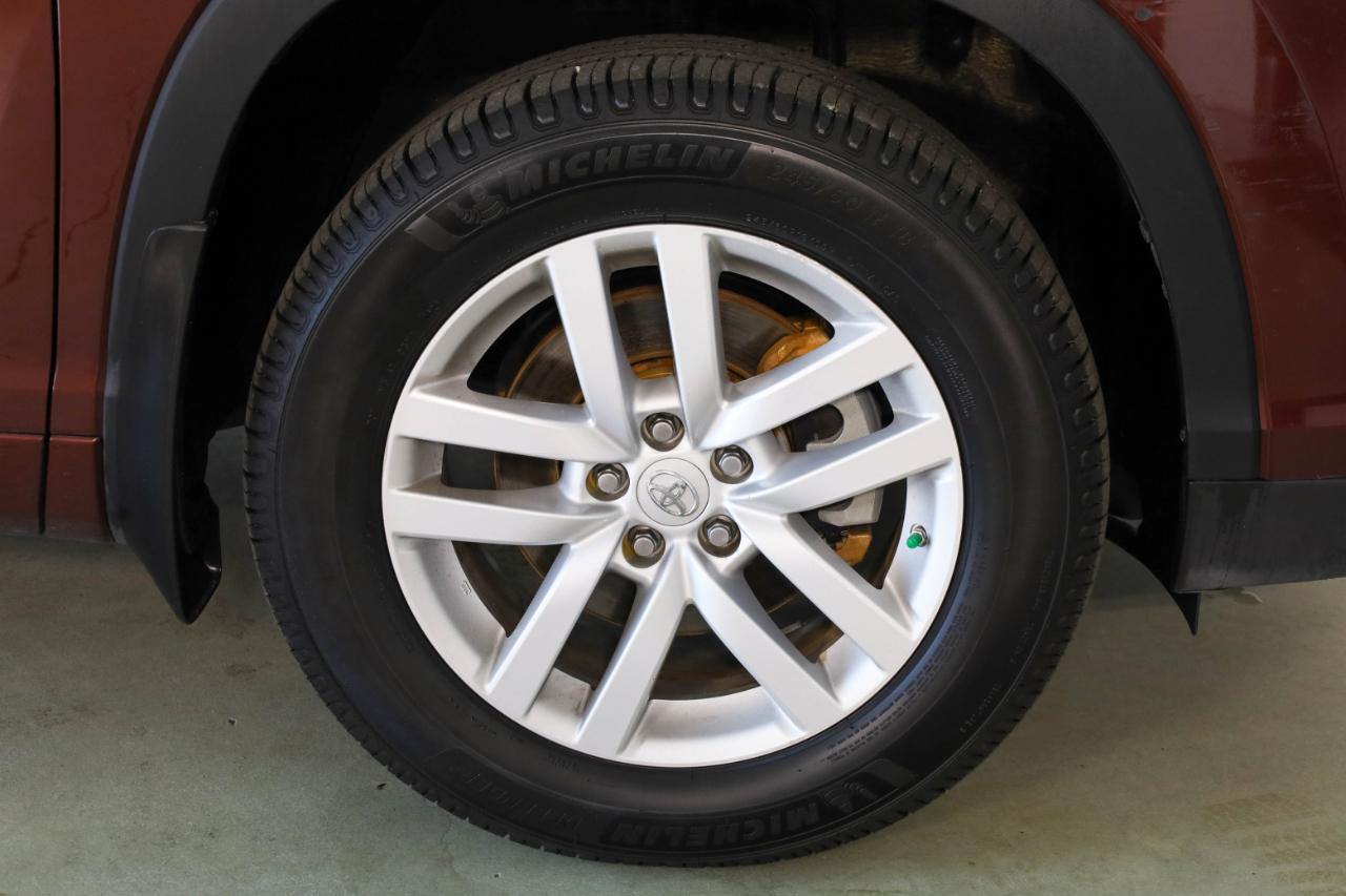 Toyota Highlander AWD 4dr V6 LE (Natl) 2015