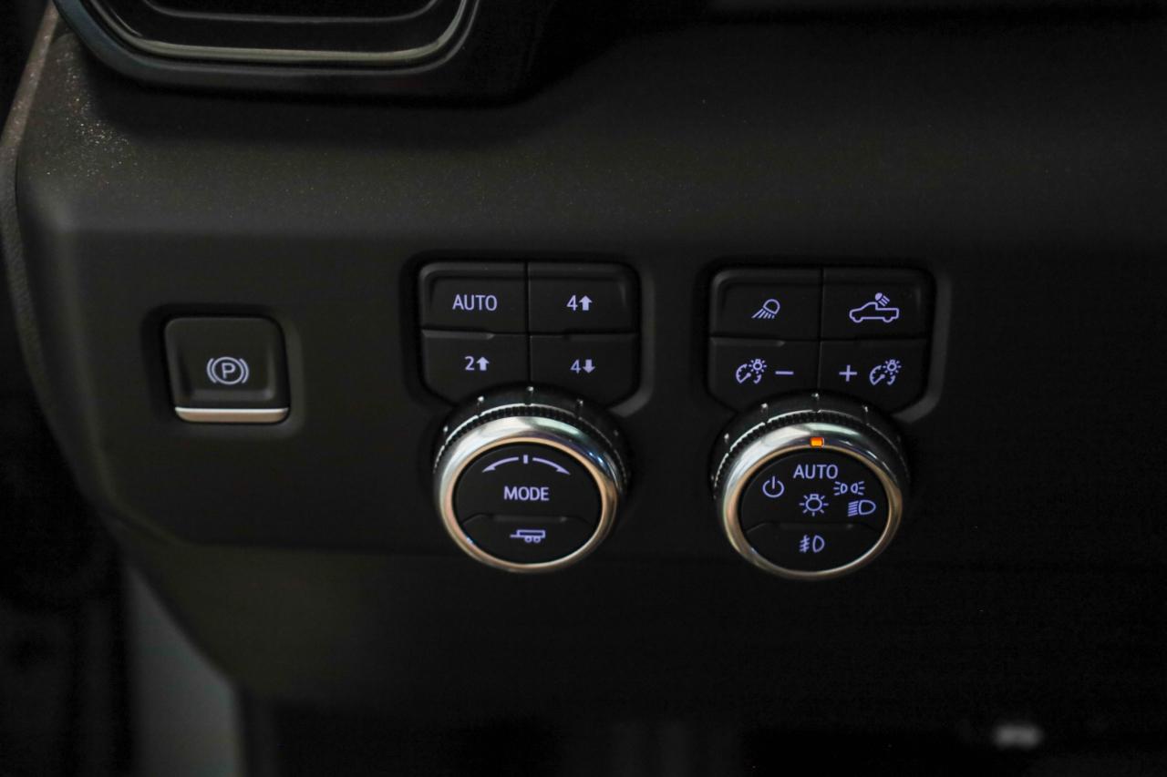 GMC Sierra 1500 4WD Crew Cab 147" AT4 2023