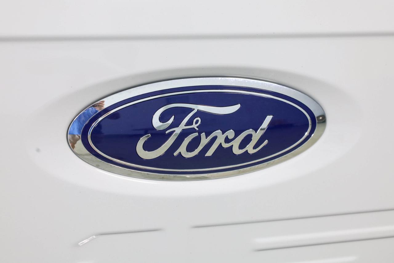 Ford F-150 4WD SuperCrew 145" Lariat 2023