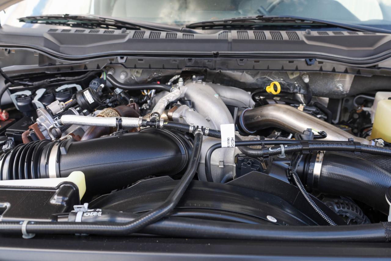 Ford Super Duty F-350 DRW XLT 4WD Crew Cab 179" WB 60" CA 2020