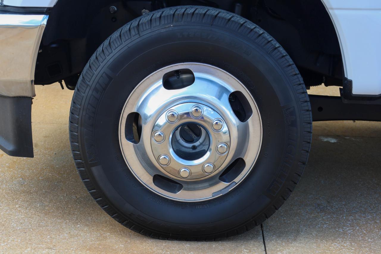 Ford Super Duty F-350 DRW XLT 4WD Crew Cab 179" WB 60" CA 2020