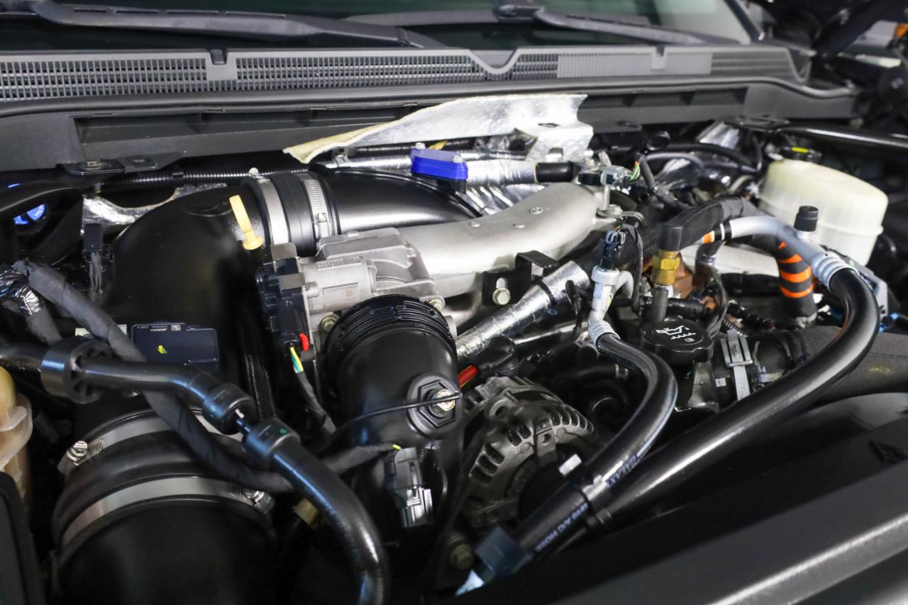 GMC Sierra 2500HD available WiFi 4WD Crew Cab 153.7" SLT 2015