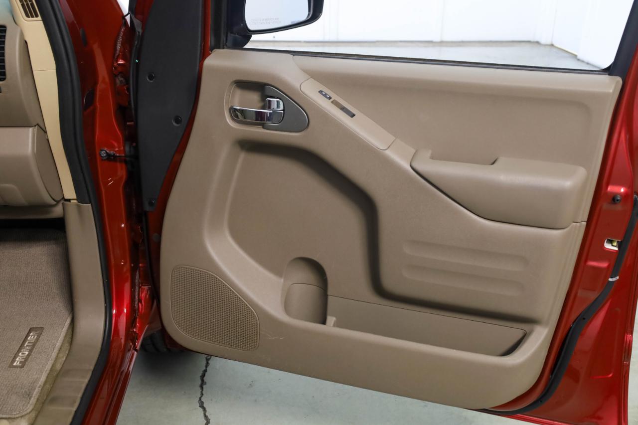 Nissan Frontier SV Crew Cab 2WD SWB at 2016