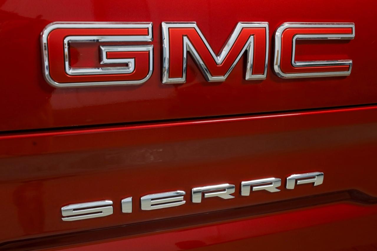 GMC Sierra 1500 4WD Crew Cab 147" AT4 2021