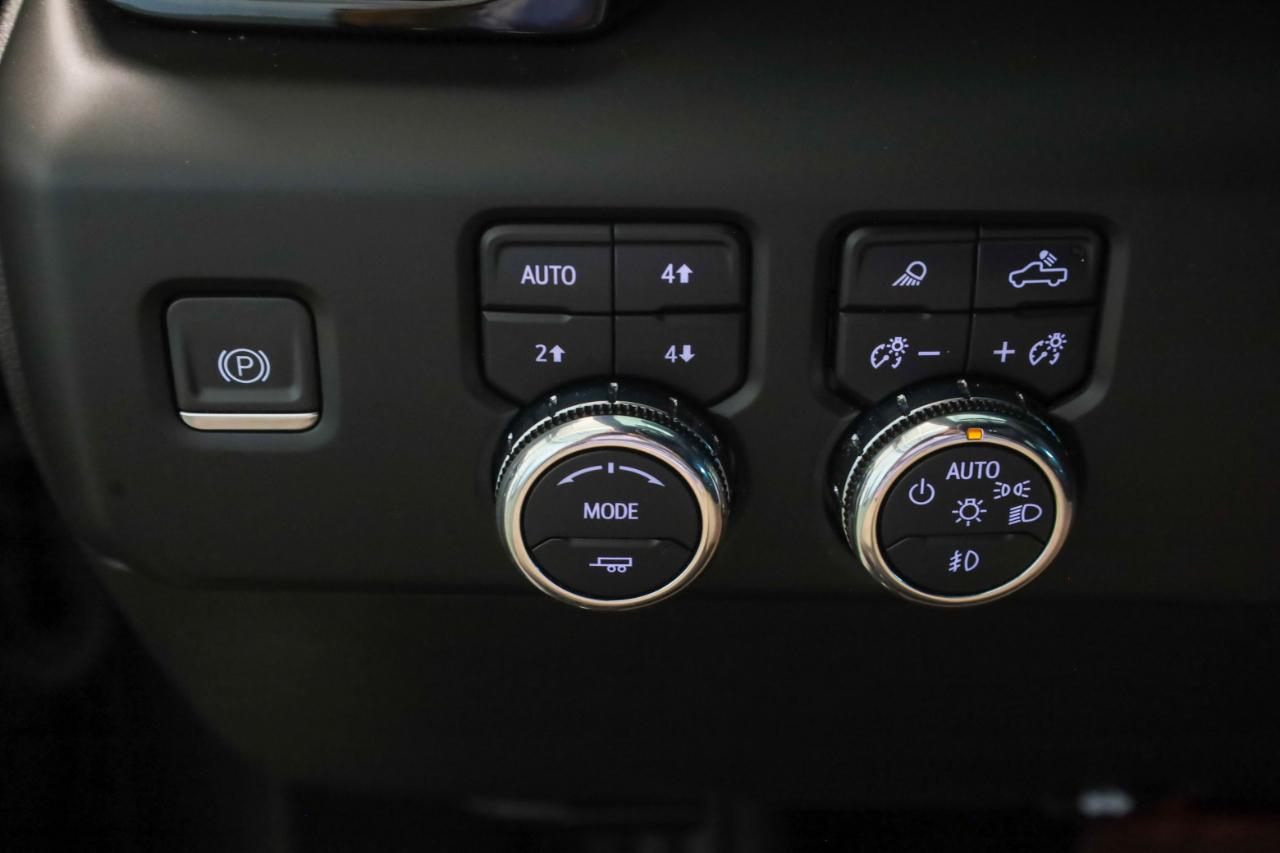 GMC Sierra 1500 4WD Crew Cab 147" AT4 2023
