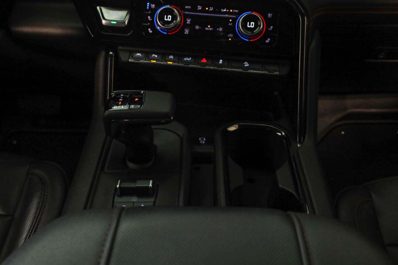 GMC Sierra 1500 4WD Crew Cab 147" AT4 2023