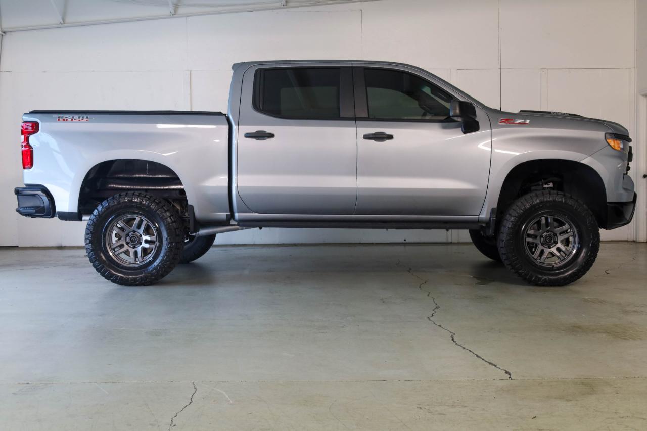 Chevrolet Silverado 1500 Trail Boss Custom Crew Cab 4WD 2025