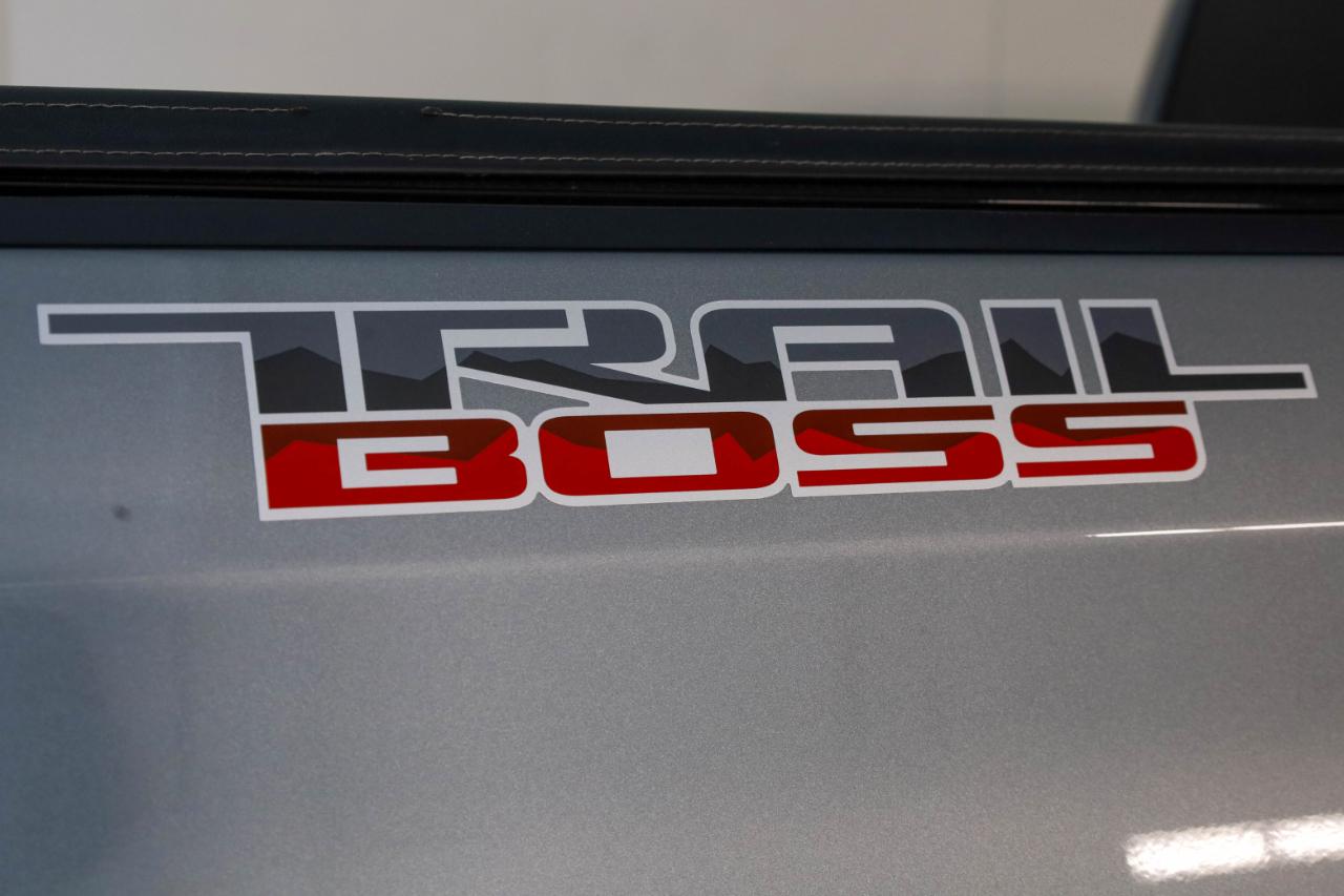 Chevrolet Silverado 1500 Trail Boss Custom Crew Cab 4WD 2025