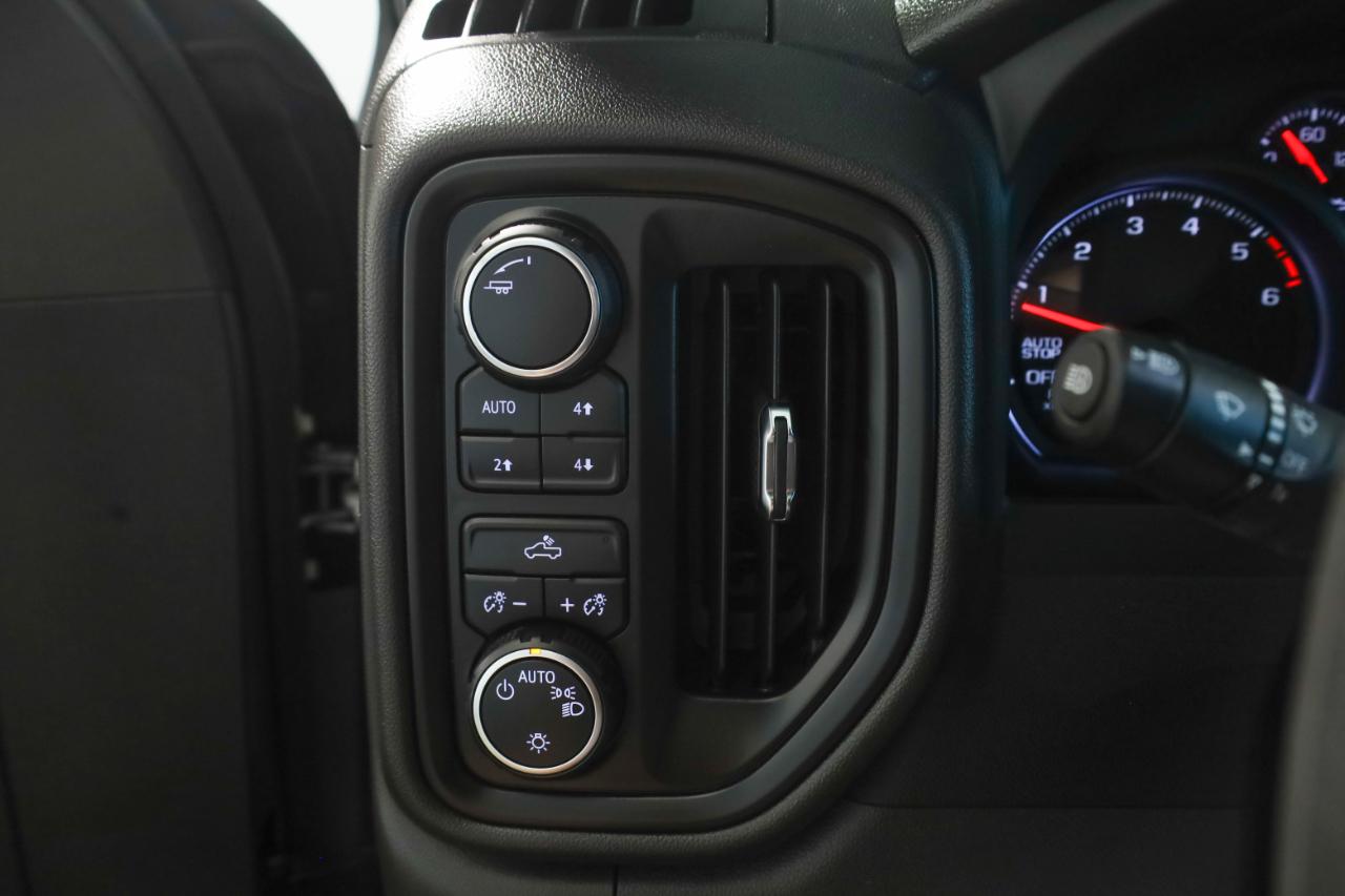 Chevrolet Silverado 1500 Trail Boss Custom Crew Cab 4WD 2025