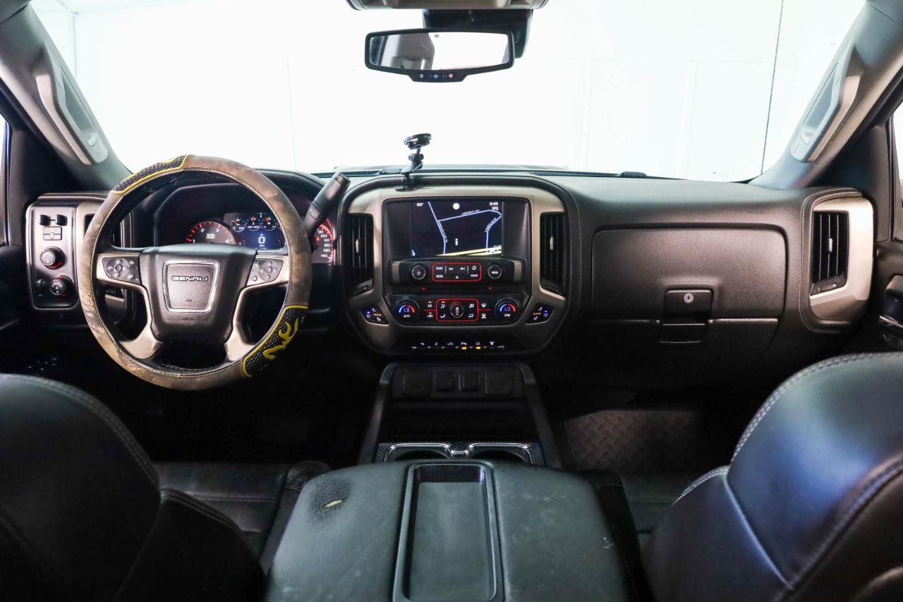 GMC Sierra 2500HD Denali Crew Cab 4WD SB 2015