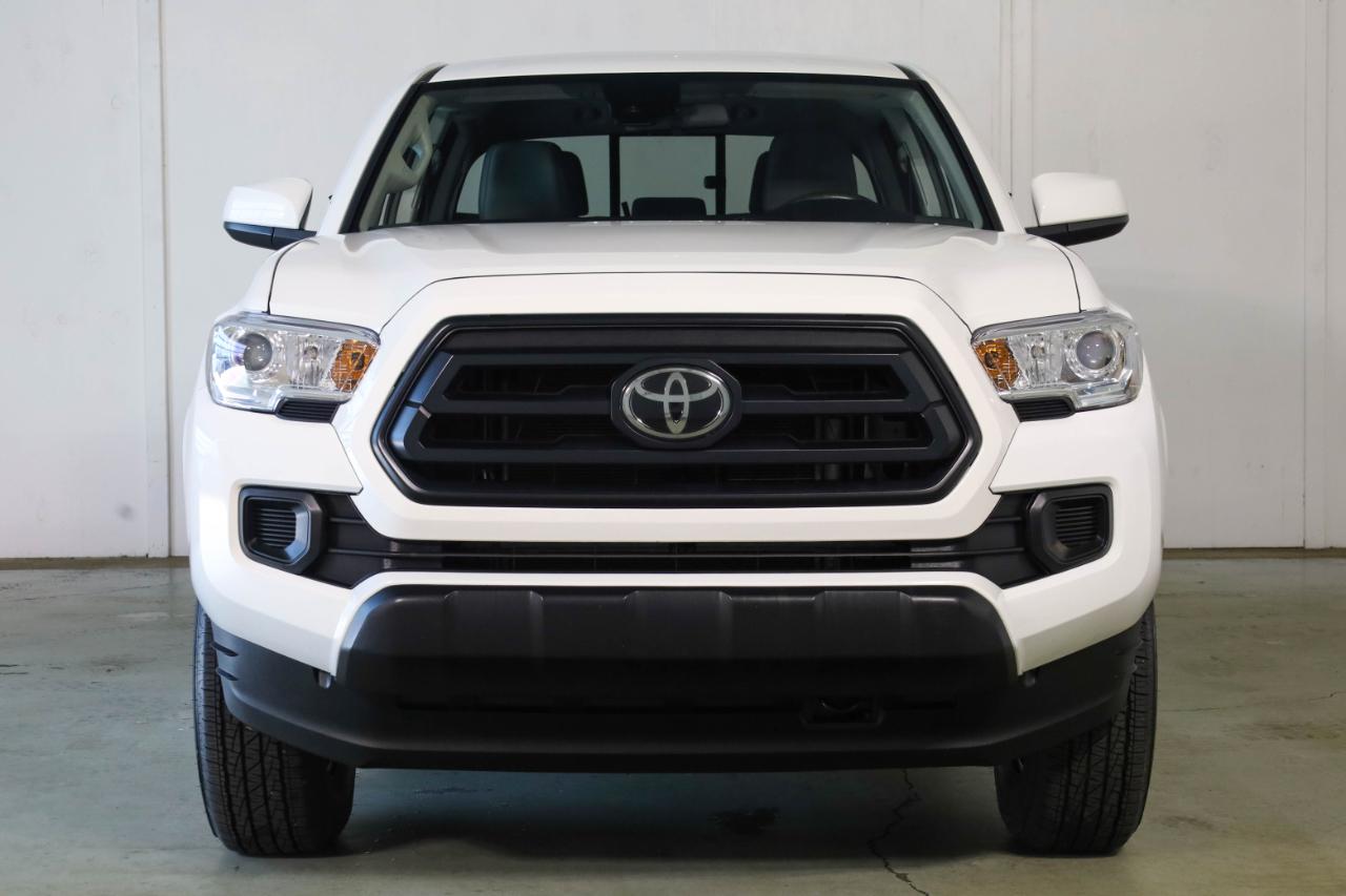 Toyota Tacoma photo 2