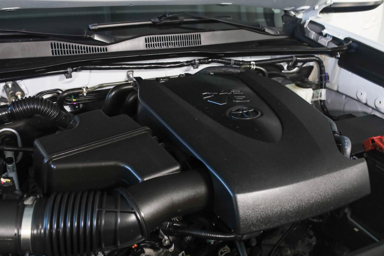 Toyota Tacoma photo 38