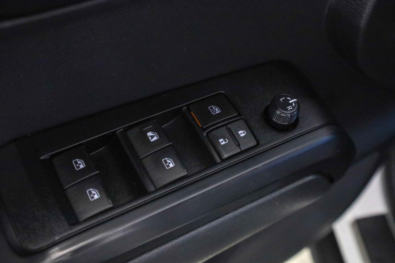 Toyota Tacoma photo 26