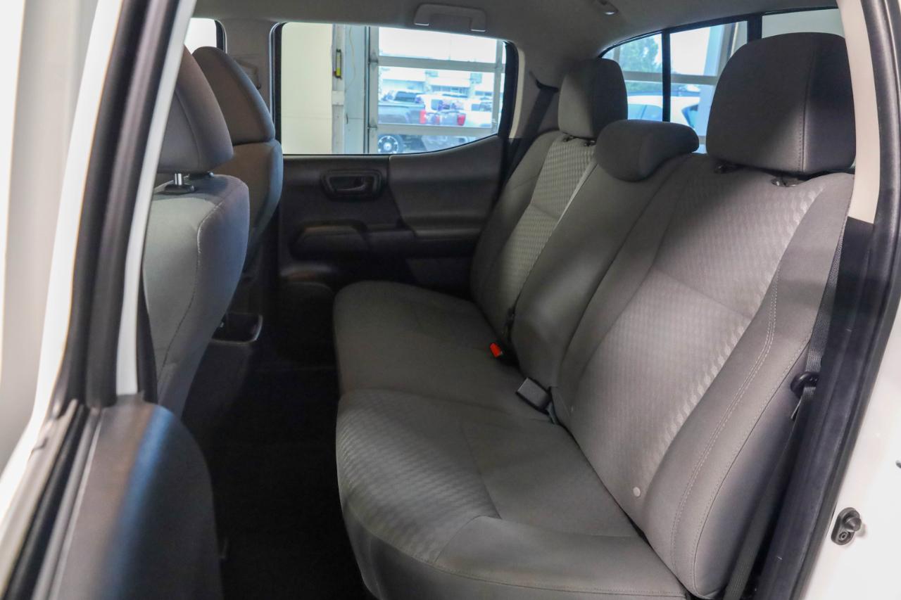 Toyota Tacoma photo 18
