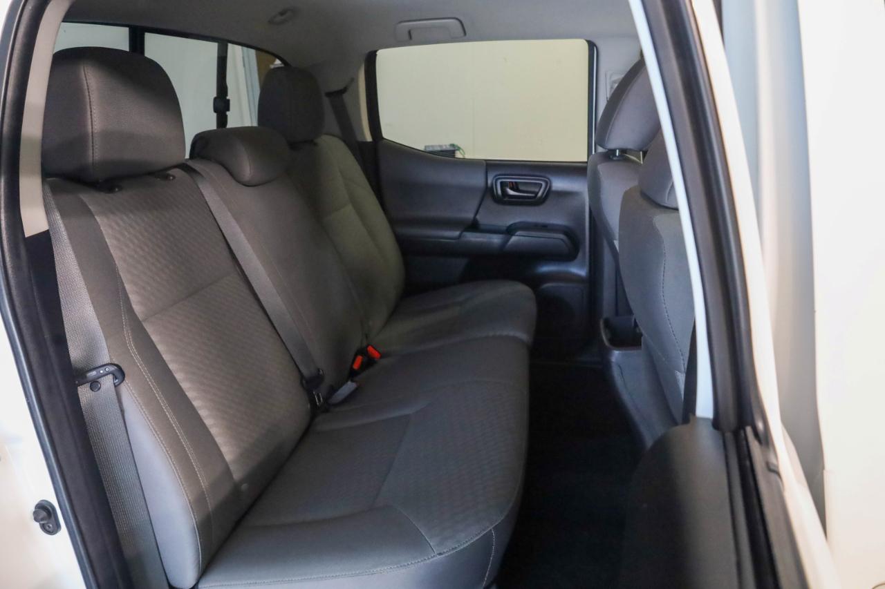 Toyota Tacoma photo 15