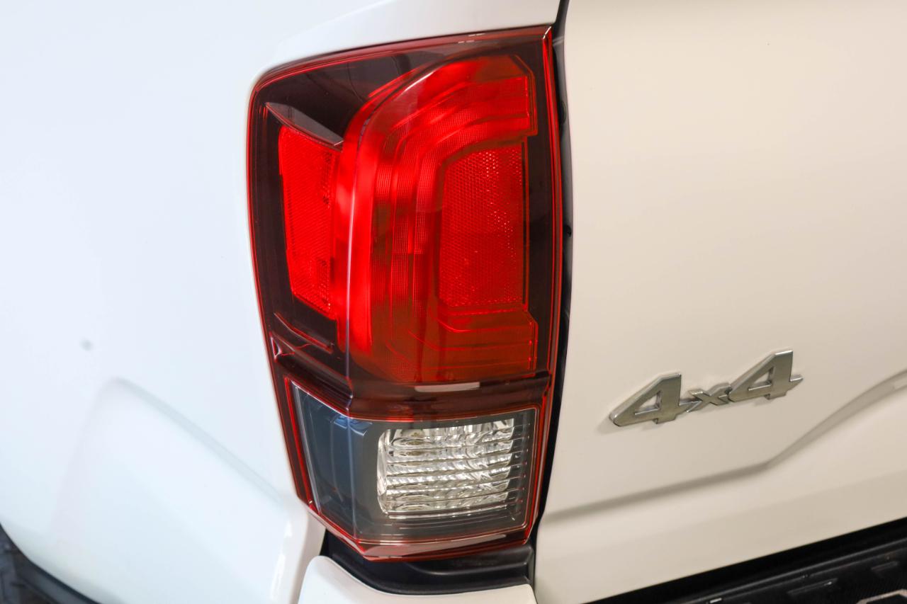 Toyota Tacoma photo 17