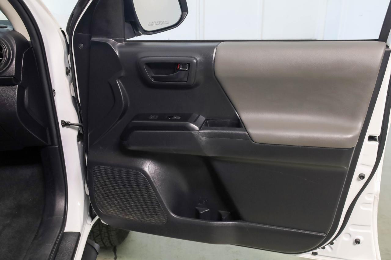 Toyota Tacoma photo 35