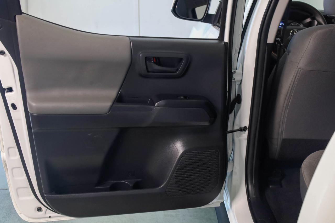 Toyota Tacoma photo 29