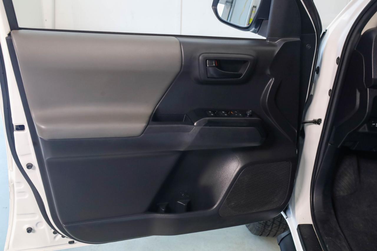 Toyota Tacoma photo 25