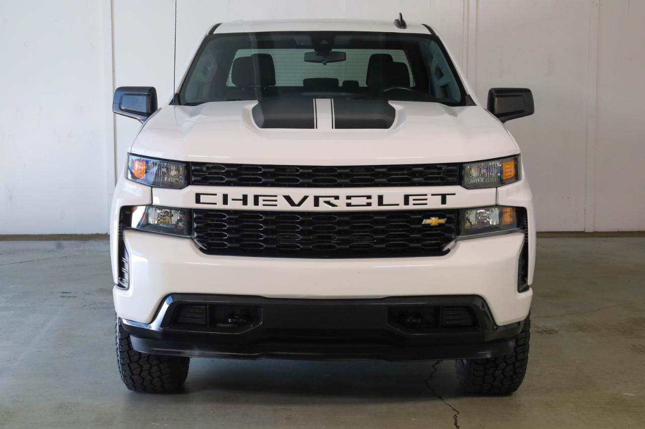 Chevrolet Silverado photo 3