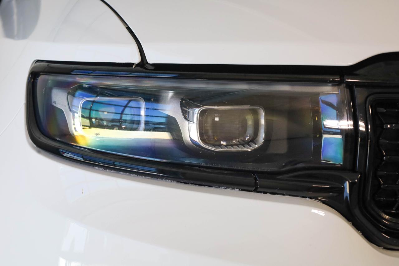 Jeep Grand Wagoneer photo 10