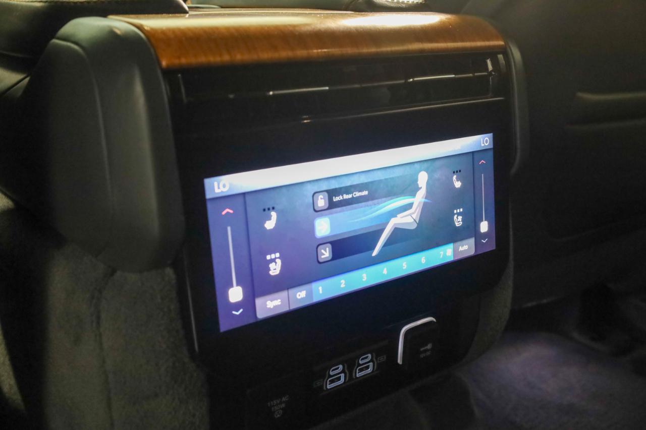 Jeep Grand Wagoneer photo 42