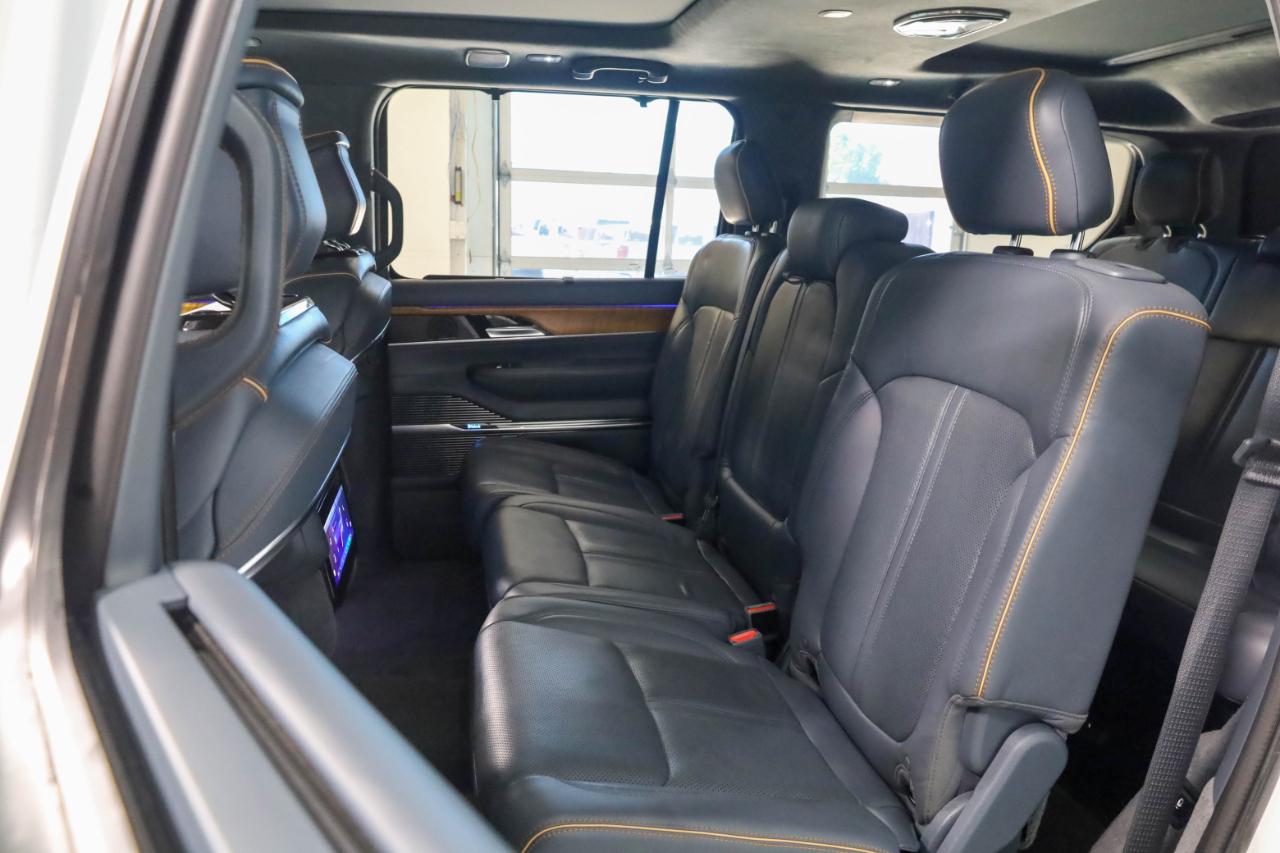 Jeep Grand Wagoneer photo 16