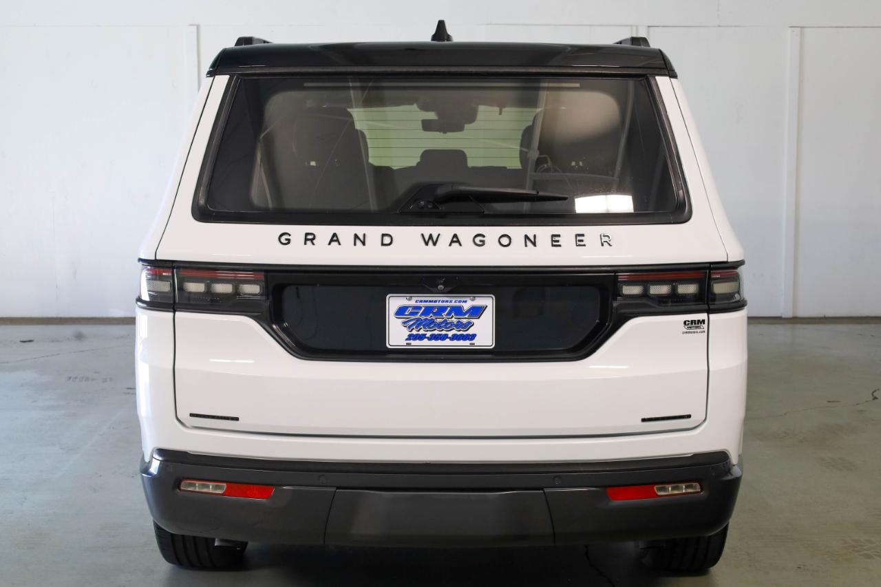 Jeep Grand Wagoneer photo 5