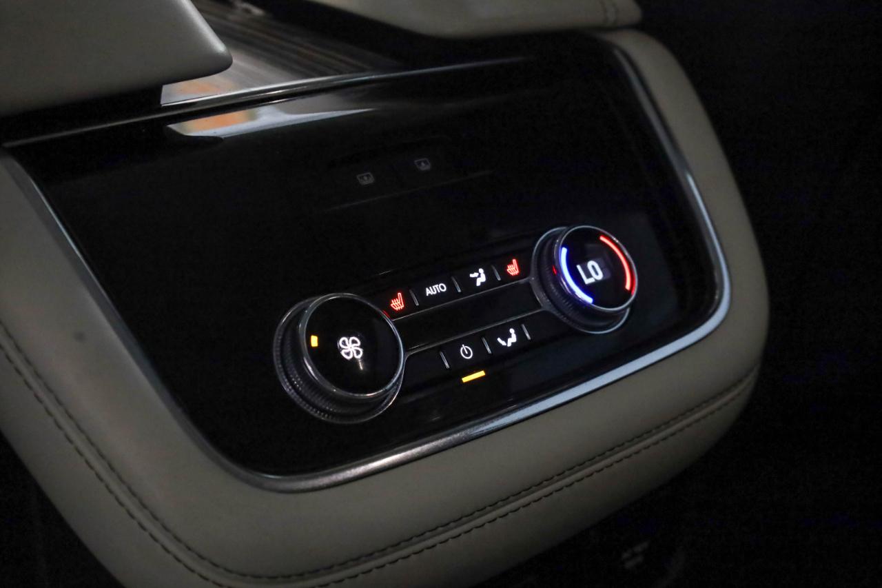 Lincoln Navigator L photo 40