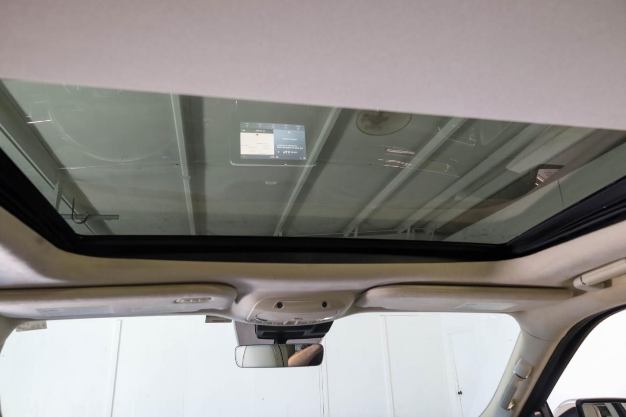Lincoln Navigator L photo 45