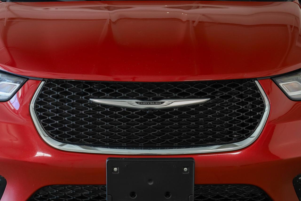 Chrysler Pacifica photo 16