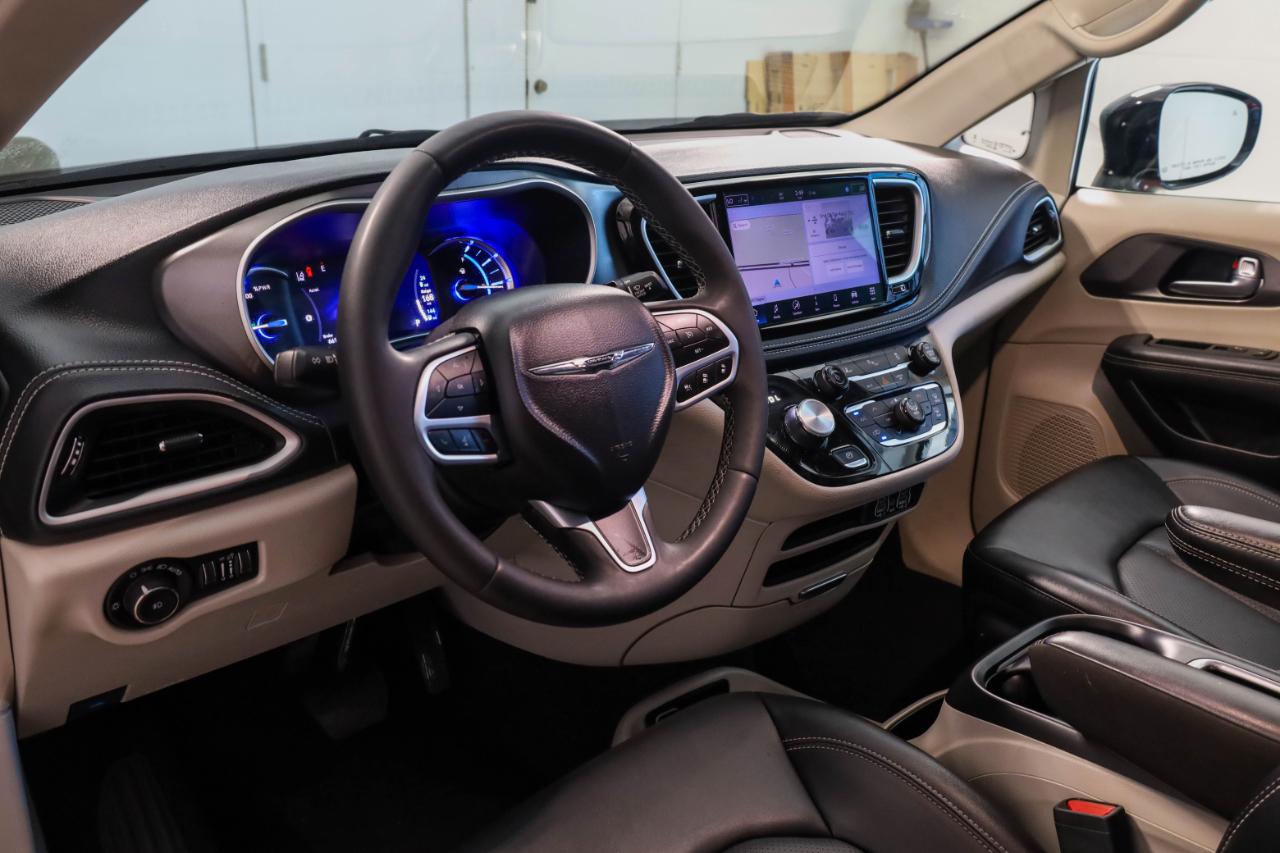 Chrysler Pacifica photo 11