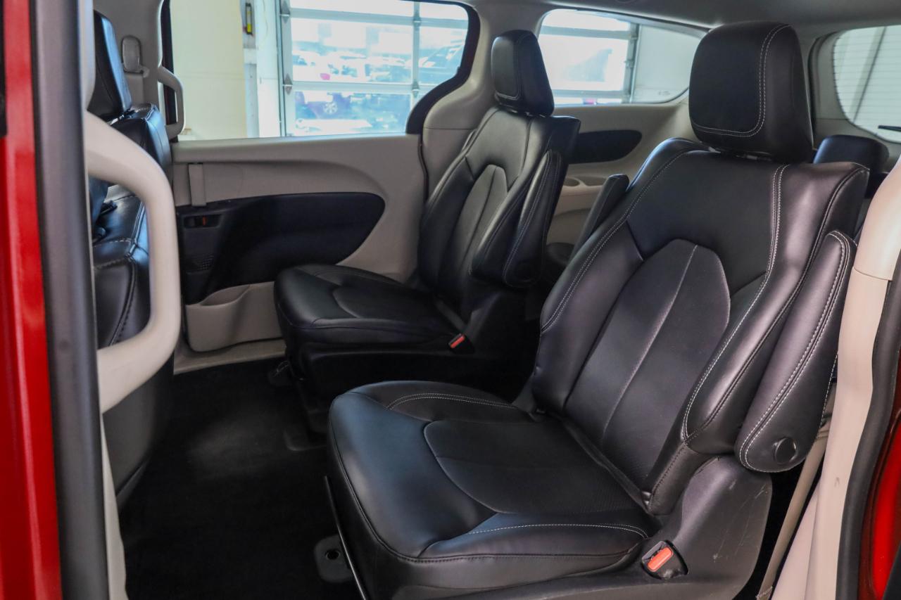 Chrysler Pacifica photo 17
