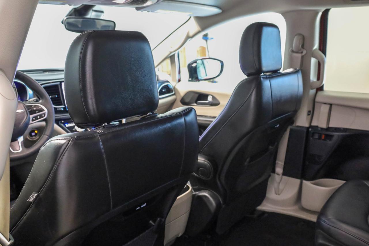 Chrysler Pacifica photo 18