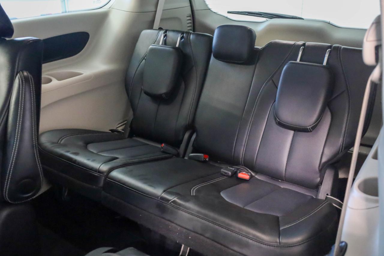 Chrysler Pacifica photo 19