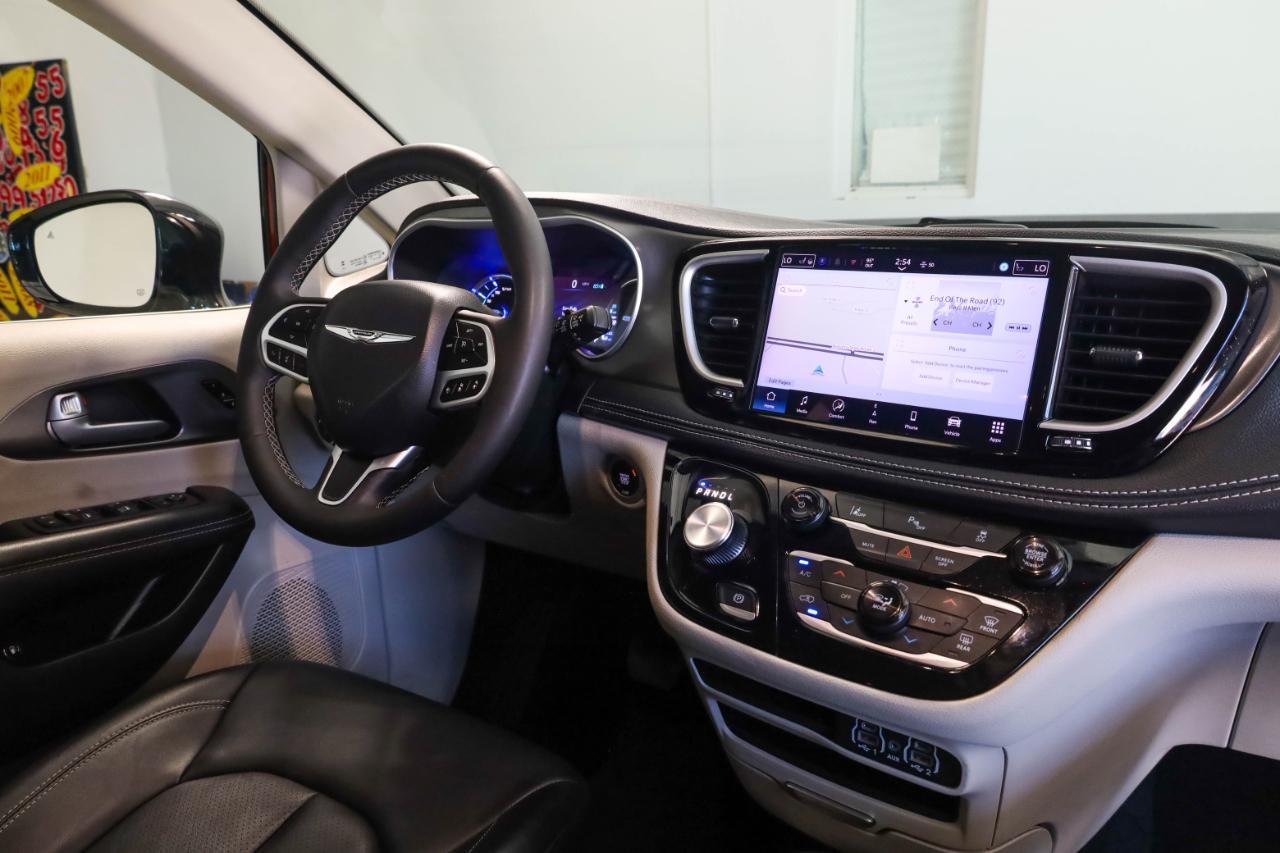 Chrysler Pacifica photo 14
