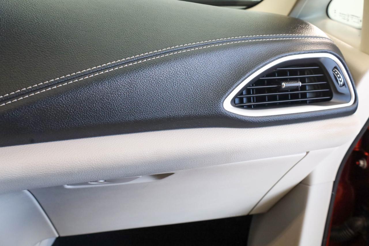 Chrysler Pacifica photo 43