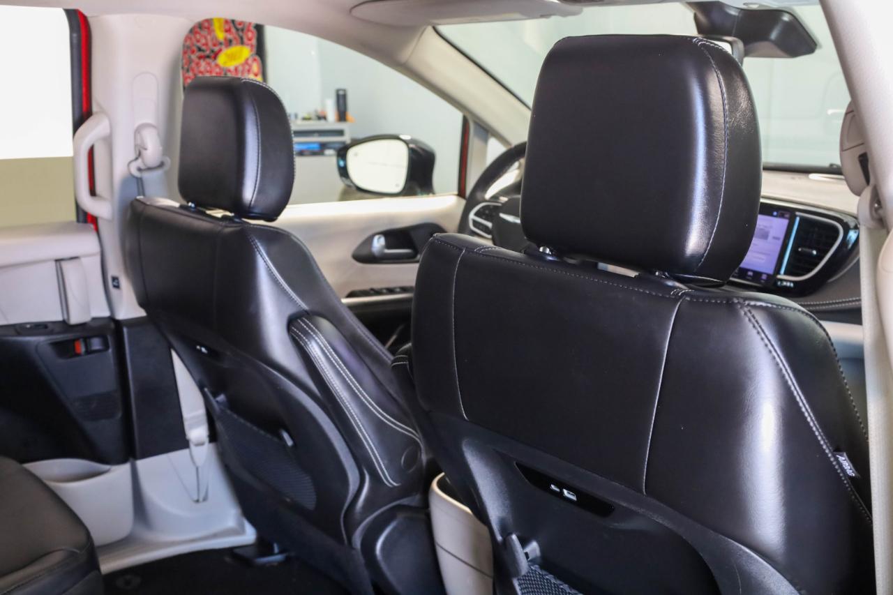 Chrysler Pacifica photo 22