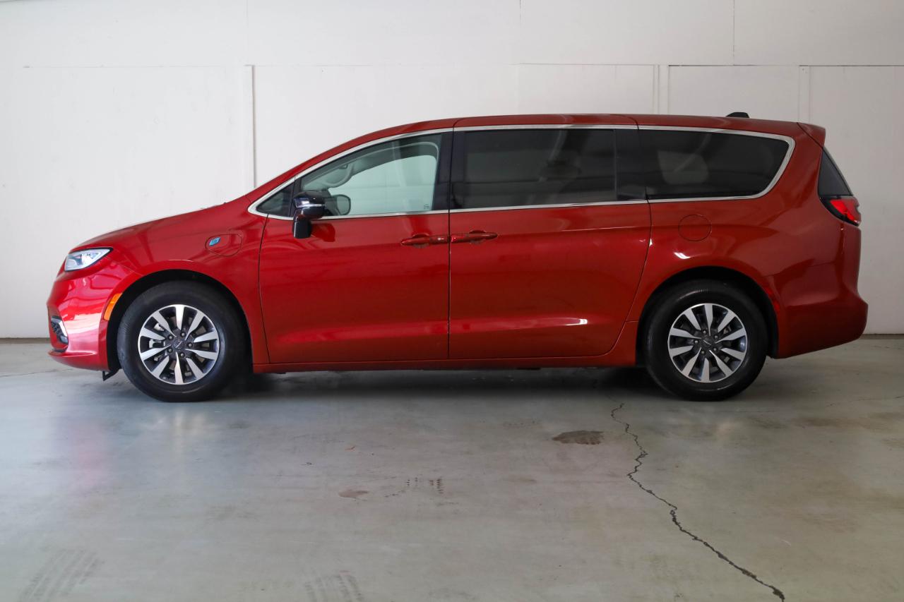 Chrysler Pacifica photo 6