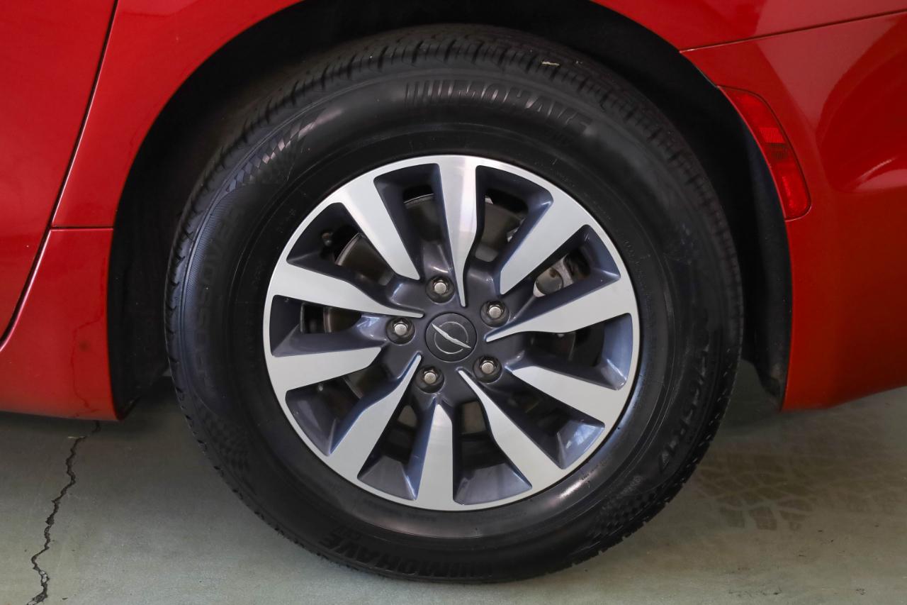 Chrysler Pacifica photo 51
