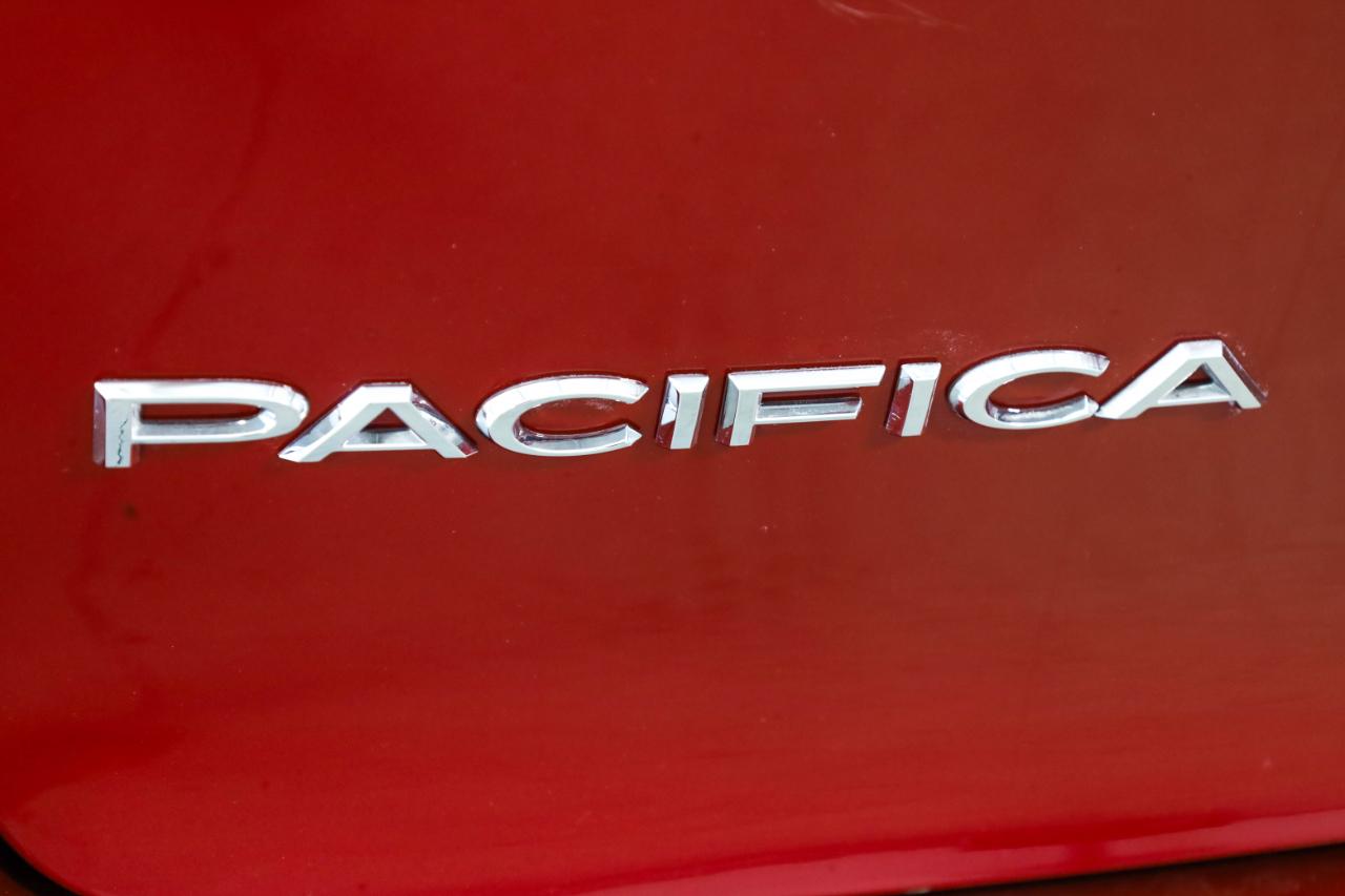 Chrysler Pacifica photo 30