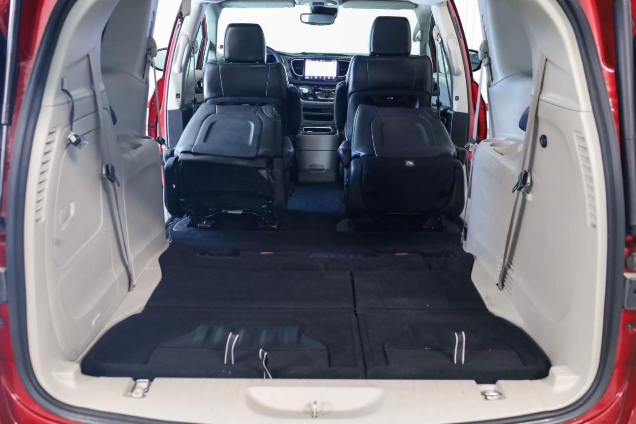 Chrysler Pacifica photo 31