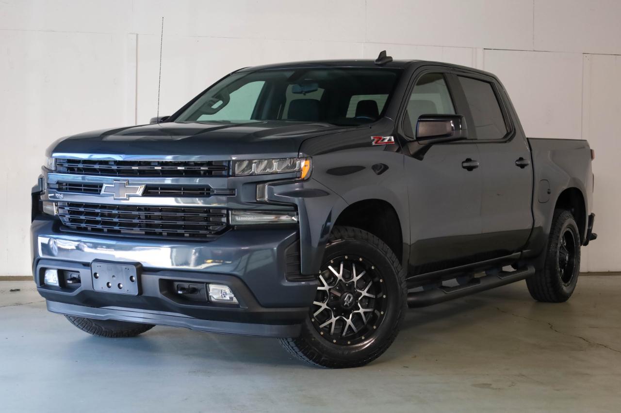 Chevrolet Silverado photo 2